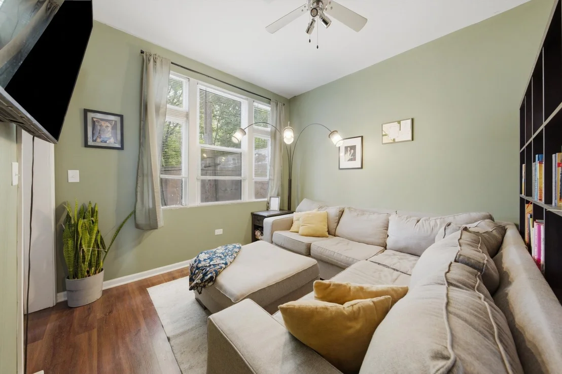 Photo of 437 W 44th Place