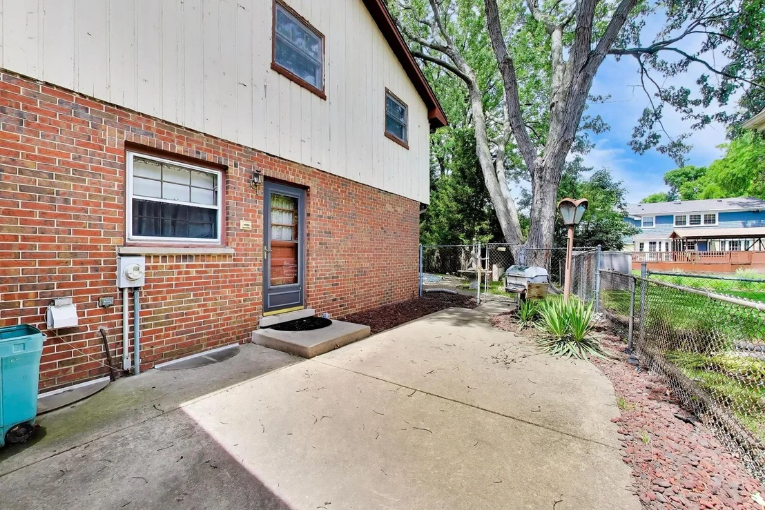 Photo of 1014 E Crabtree Drive