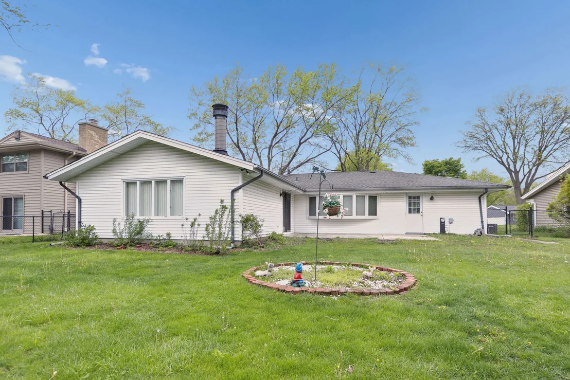 Photo of 927 Gregory Lane
