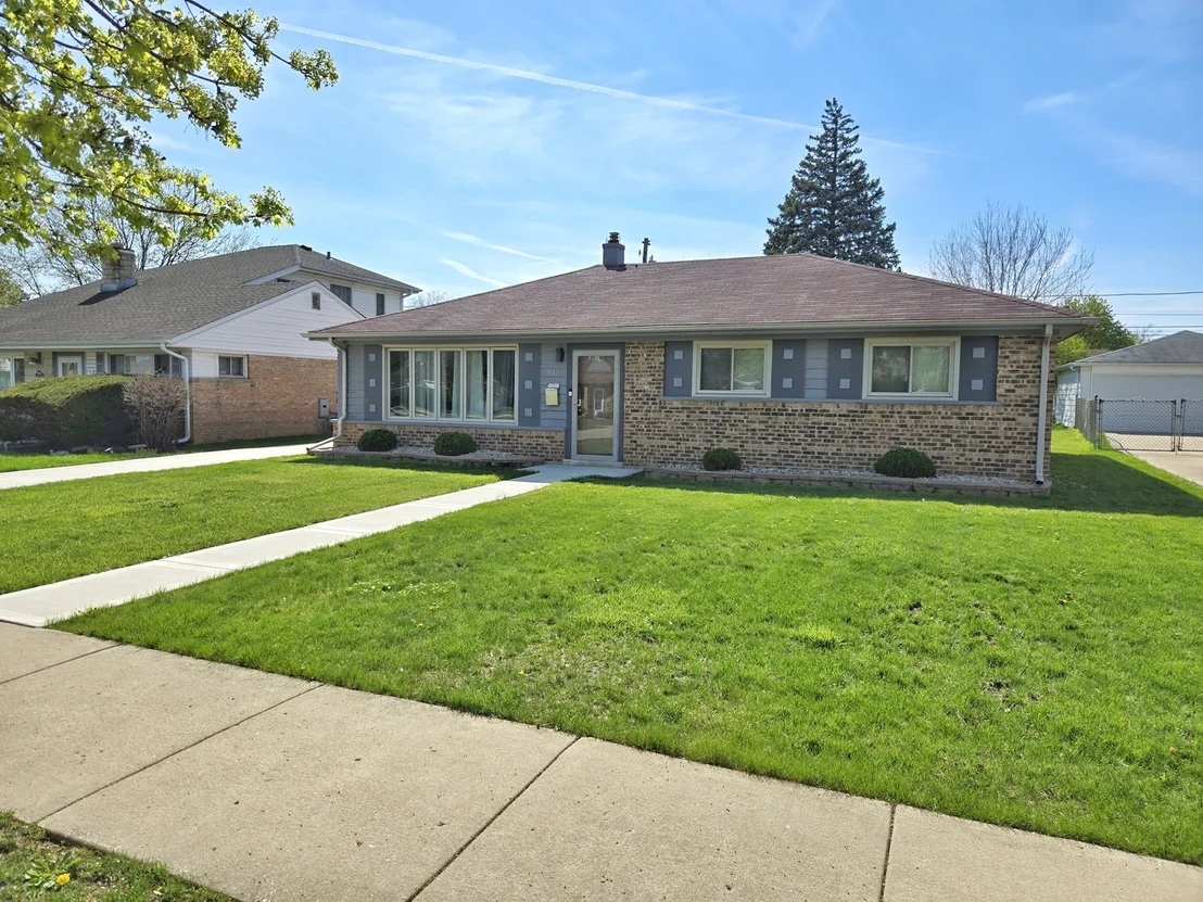 Photo of 980 W Grant Drive