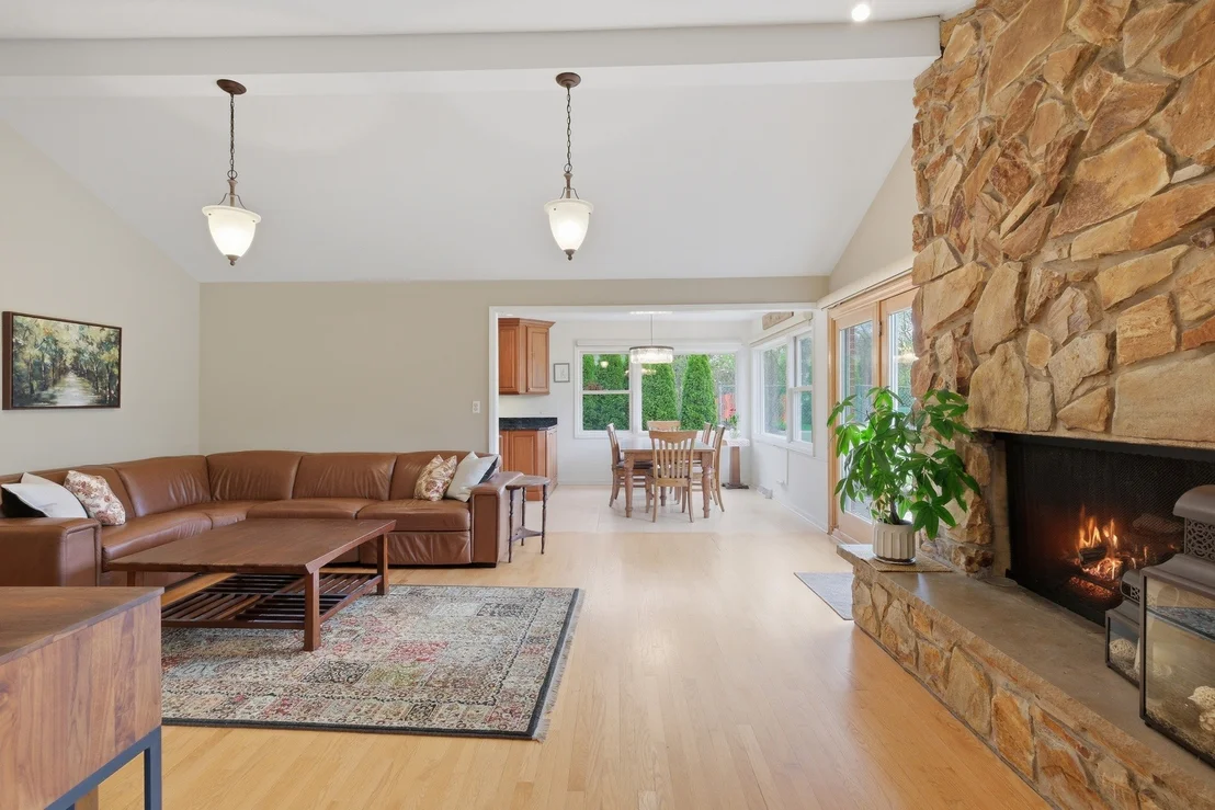 Photo of 955 Summit Drive