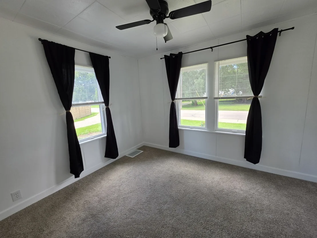 Photo of 907 Retz Drive