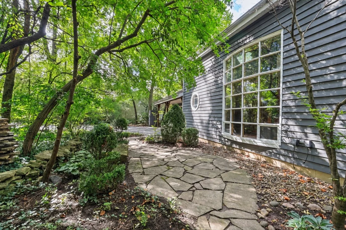 Photo of 802 La Sell Drive