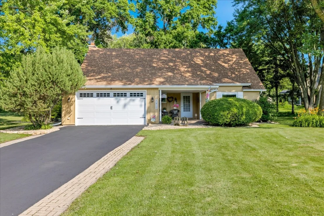 Photo of 41W210 Mare Lane