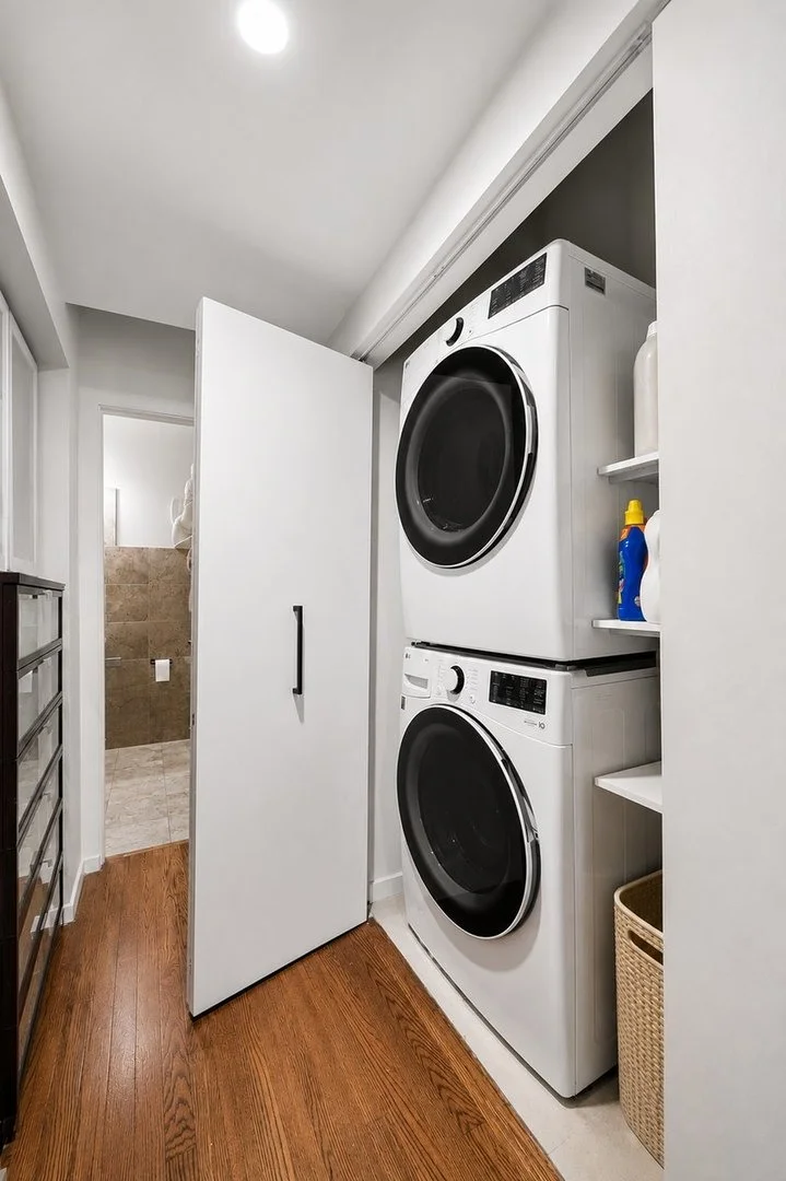 Photo of Unit 216 at 1000 W WASHINGTON Boulevard
