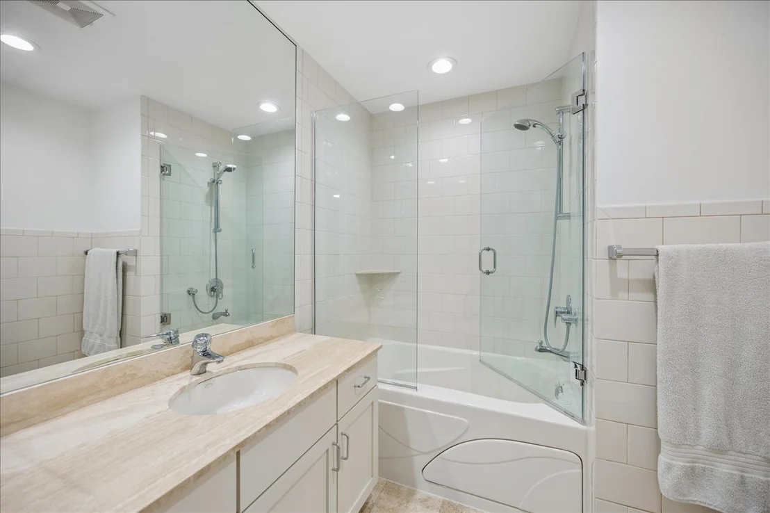 Photo of 920 Pine Tree Lane