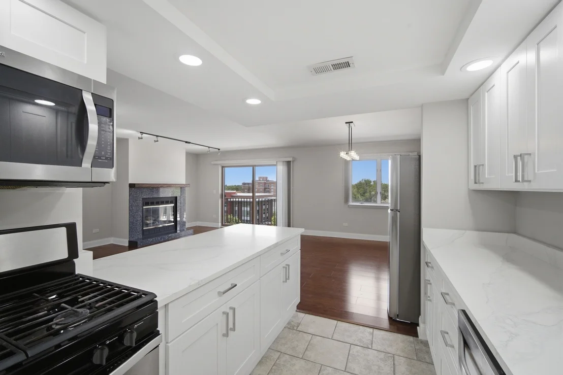 Photo of Unit 708 at 700 Graceland Avenue