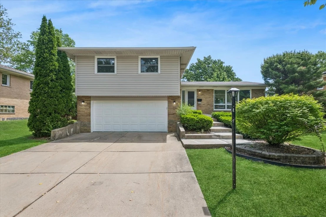 Photo of 15209 Linden Drive