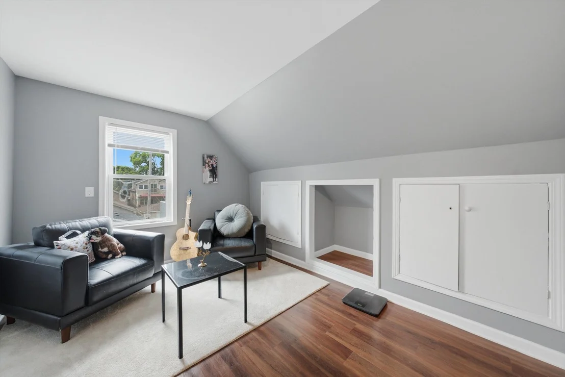 Photo of 437 W 44th Place