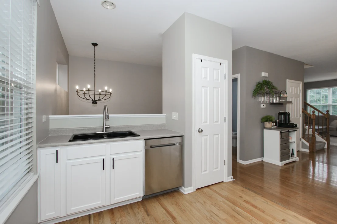 Photo of 734 THORNBURY Road