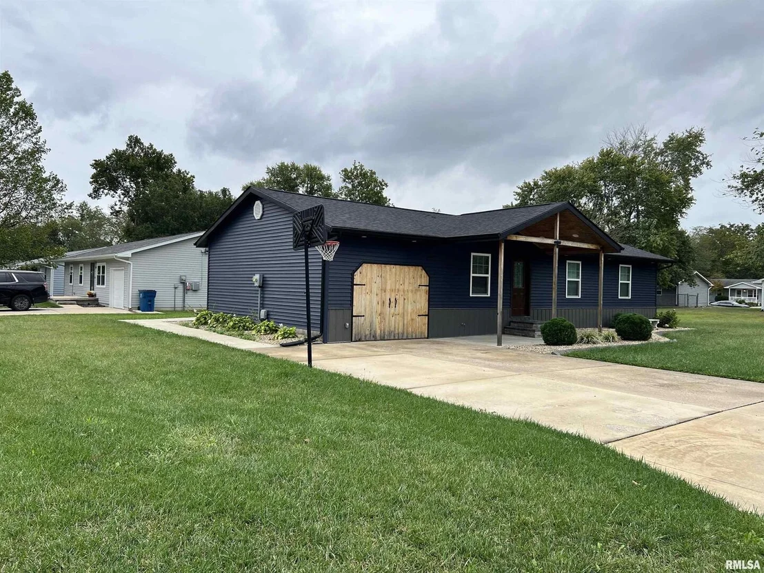 Photo of 28 N EDGEBROOK Lane