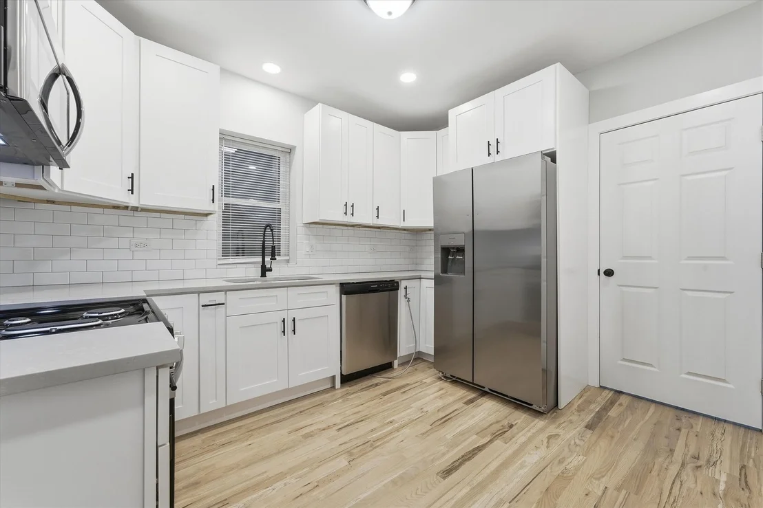 Photo of 623 E 88th Place
