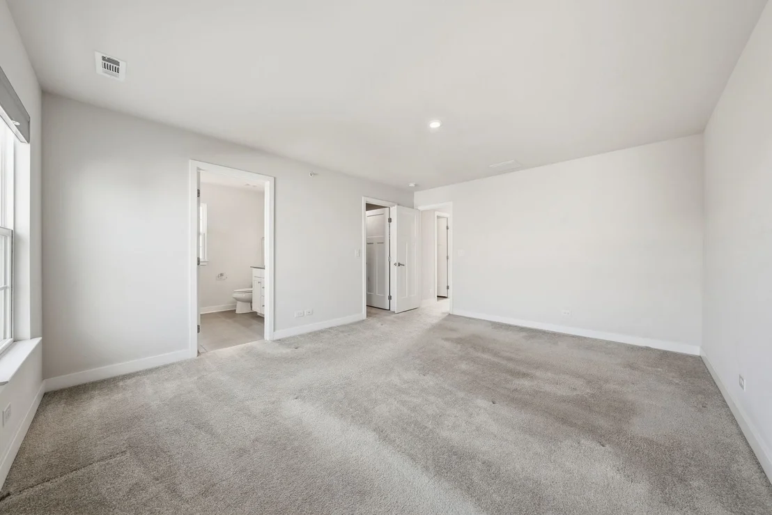 Photo of 72 Nicholas Drive E