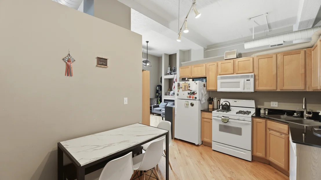 Photo of Unit 2J at 1019 W Jackson Boulevard