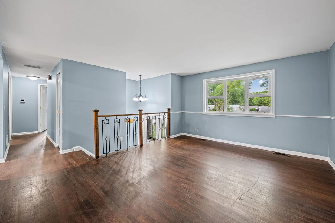 Photo of 933 Webster Lane