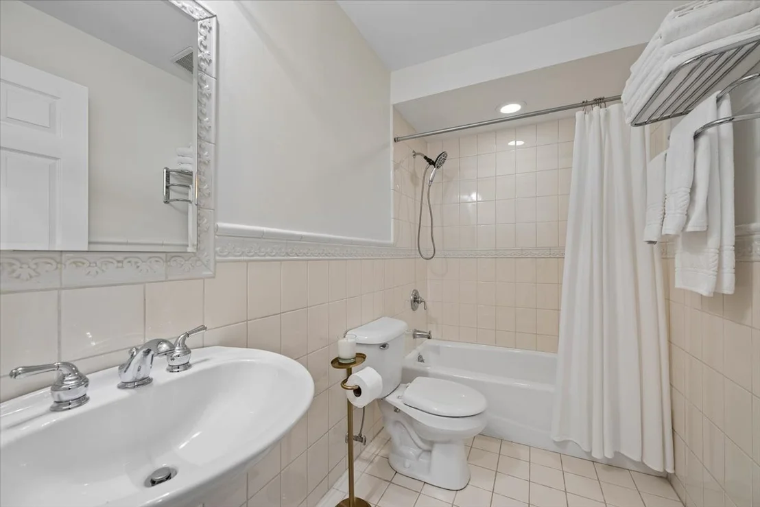 Photo of 331 W Evergreen Avenue