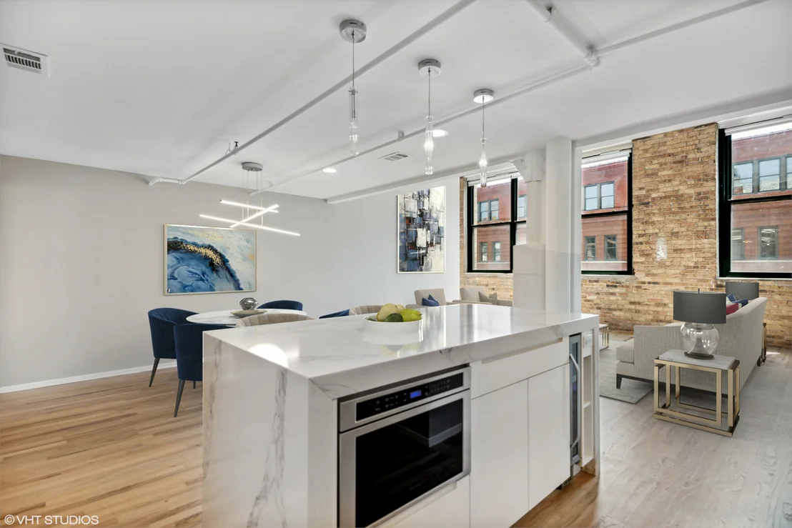 Photo of Unit 513 at 1000 W WASHINGTON Boulevard