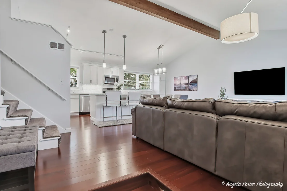 Photo of 412 Surrey Lane