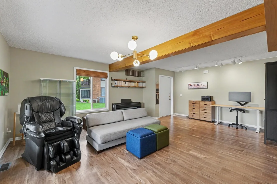 Photo of Unit 2101 at 2101 Harbortown Circle