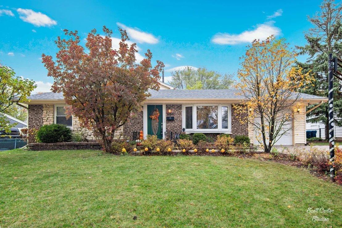 Photo of 920 Gregory Lane
