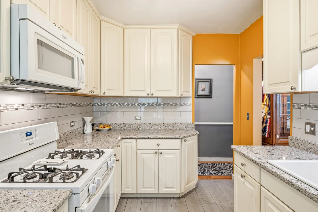 Photo of 389 Addison Road