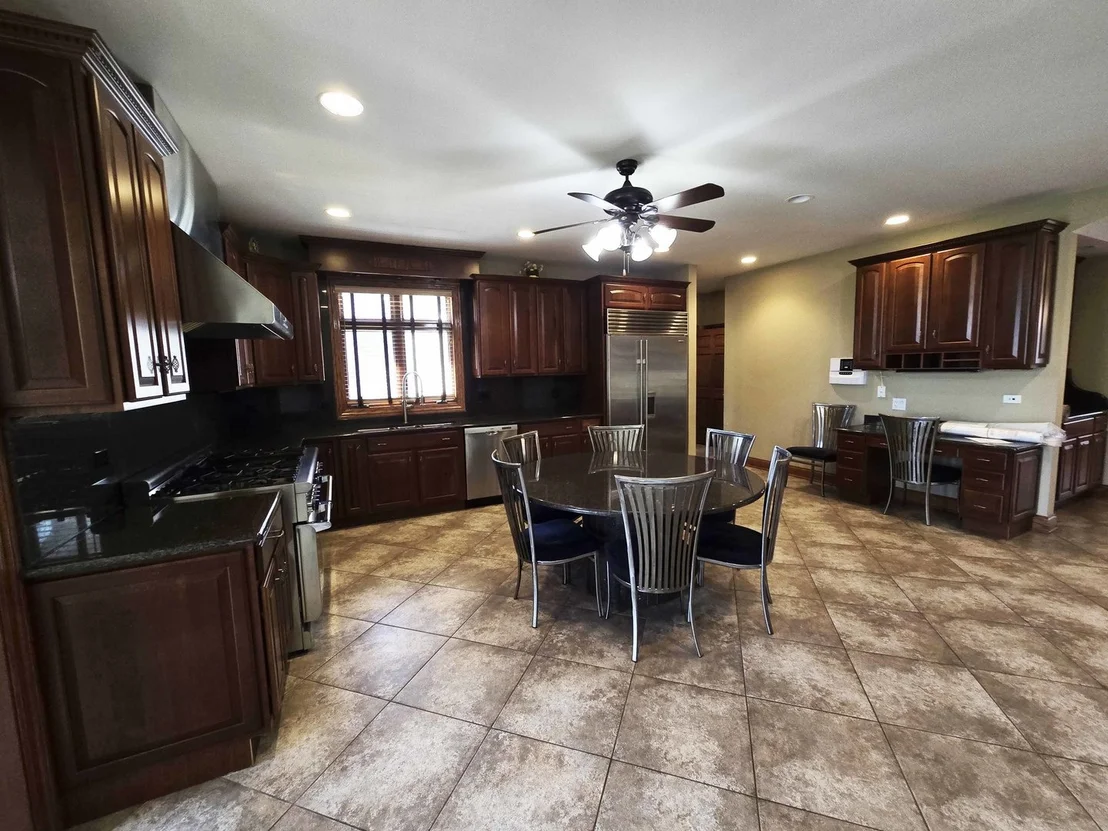 Photo of 839 Parkside Avenue N