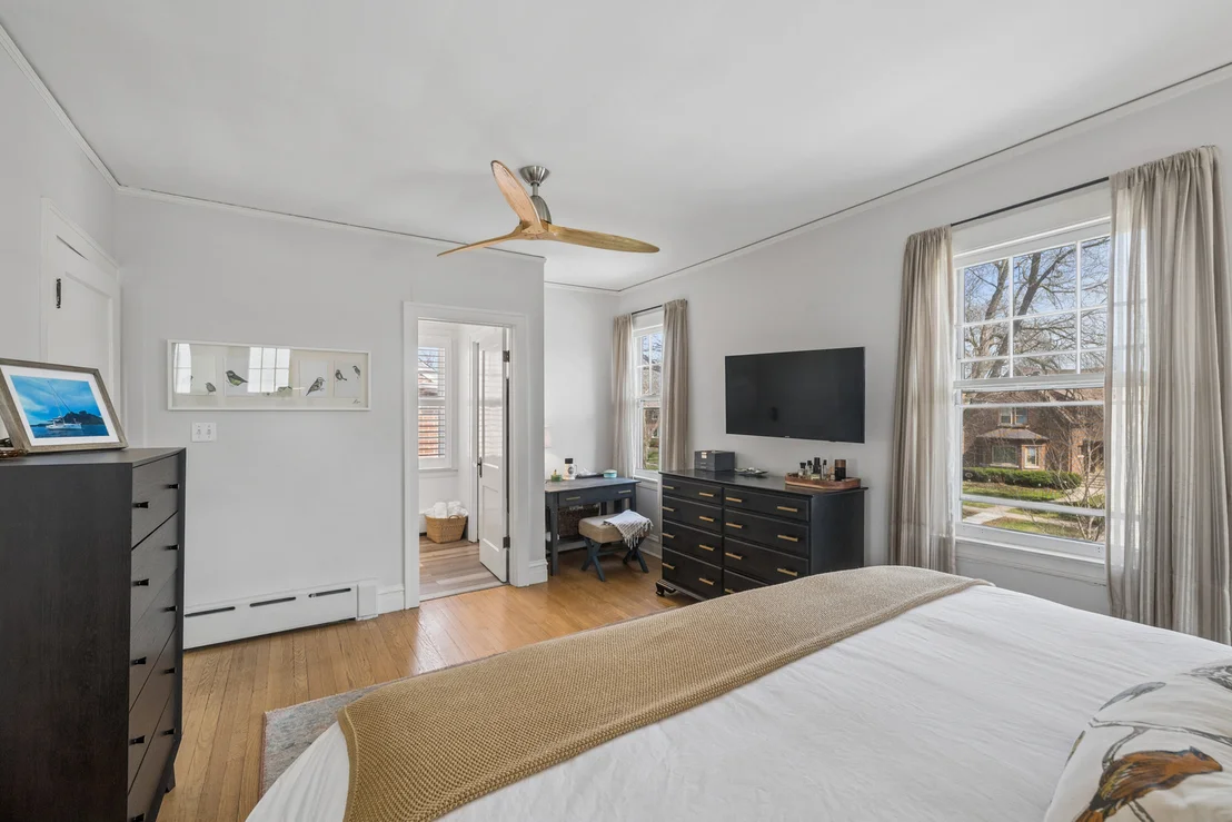 Photo of 2216 Forestview Road