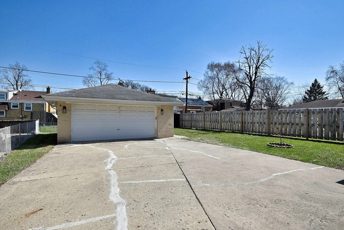 Photo of 341 Iroquois Road