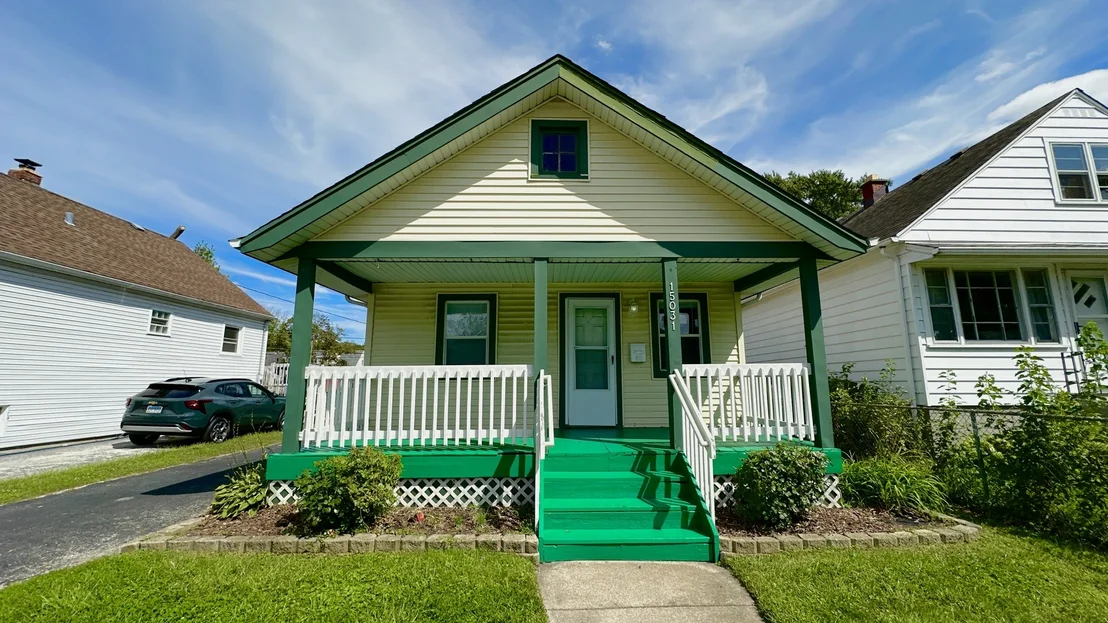 Photo of 15031 Hamlin Avenue