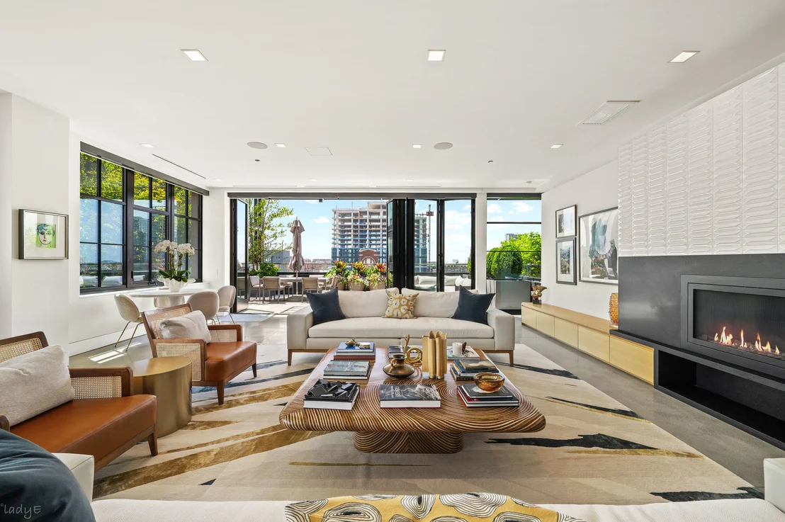 Photo of Unit PH8D at 1109 W Washington Boulevard