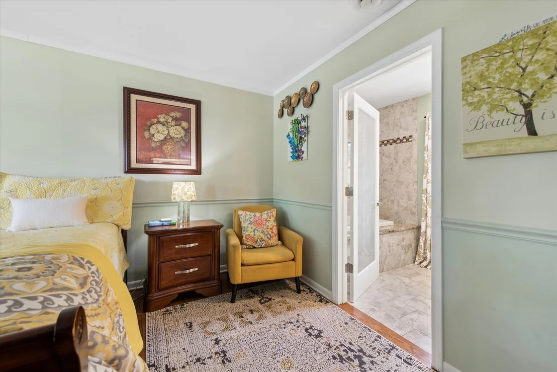 Photo of 1041 Longmeadow Drive