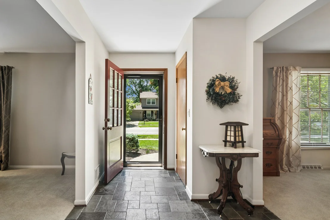 Photo of 562 E Carpenter Drive