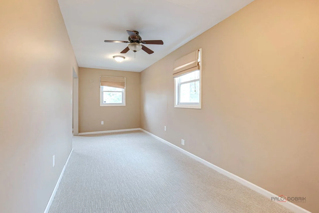 Photo of 562 Applegate Lane