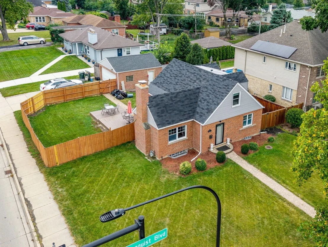 Photo of 301 W Lonnquist Boulevard