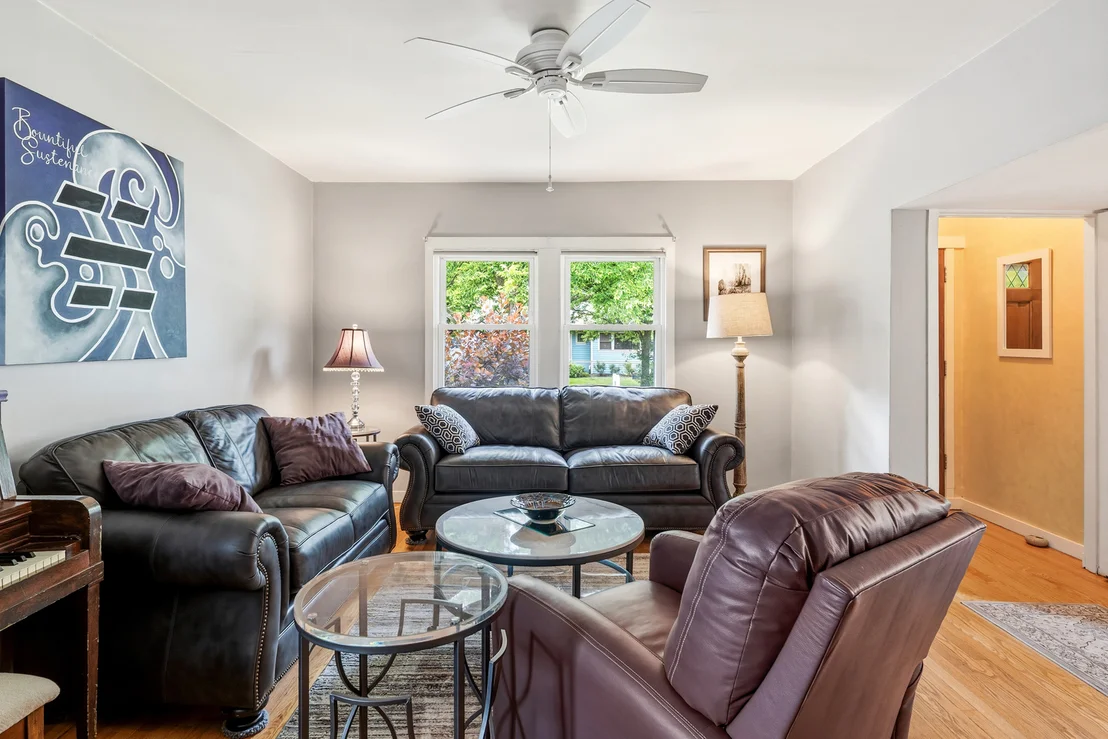 Photo of 389 Addison Road