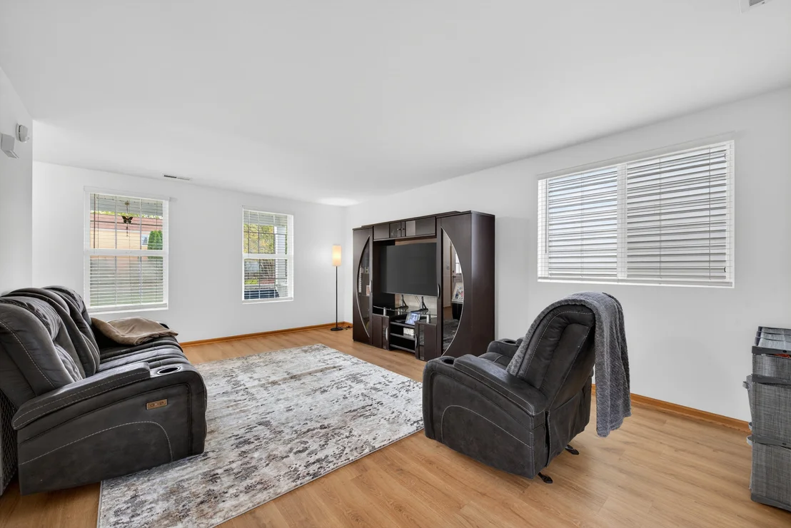 Photo of 939 Four Seasons Boulevard
