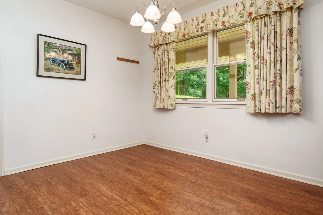 Photo of 7889 Shaw Road