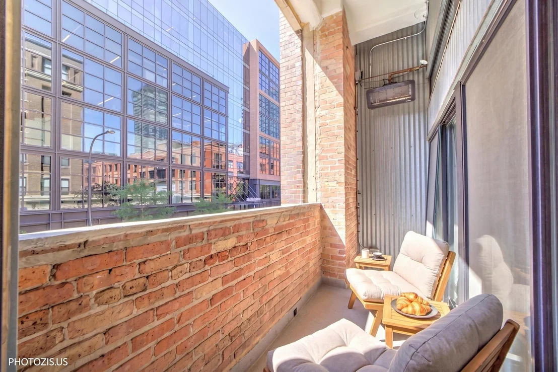 Photo of Unit 202 at 1000 W Washington Boulevard