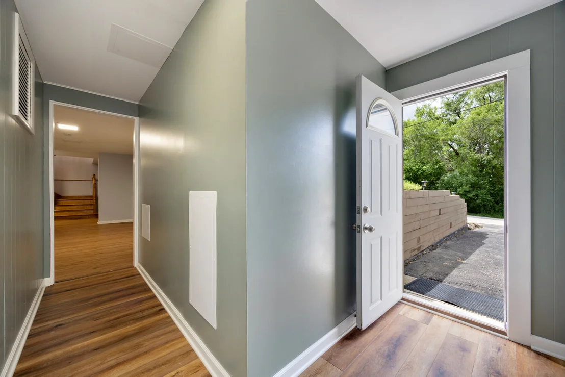 Photo of 703 Crestview Drive