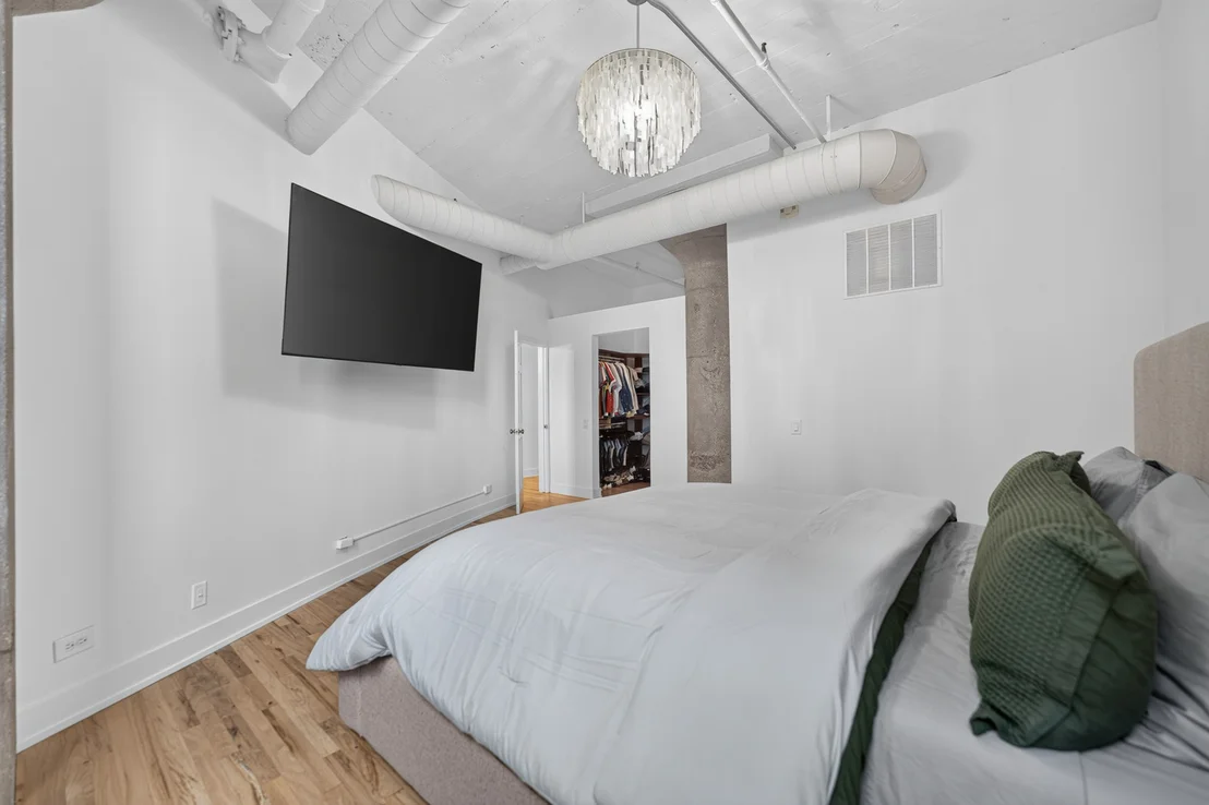 Photo of Unit 712 at 728 W Jackson Boulevard