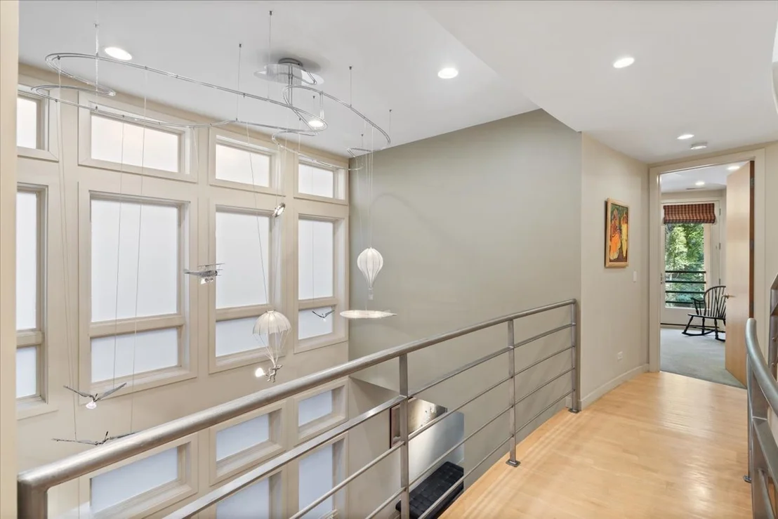 Photo of 930 W Wolfram Street