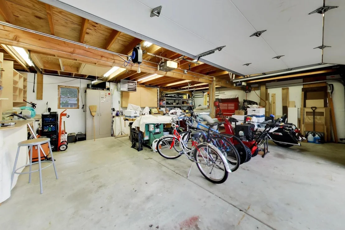 Photo of 940 W Grant Drive