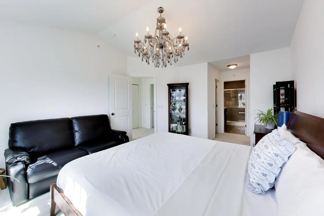 Photo of 810 Lexington Circle W
