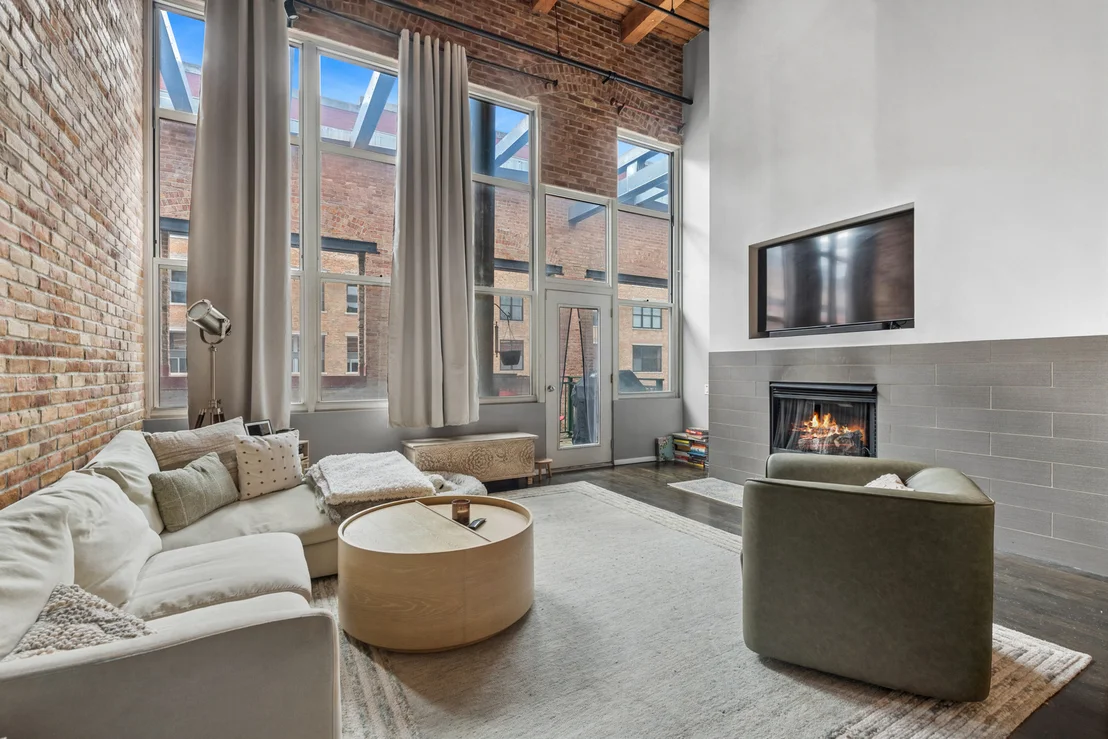 Photo of Unit 430 at 1000 W WASHINGTON Boulevard