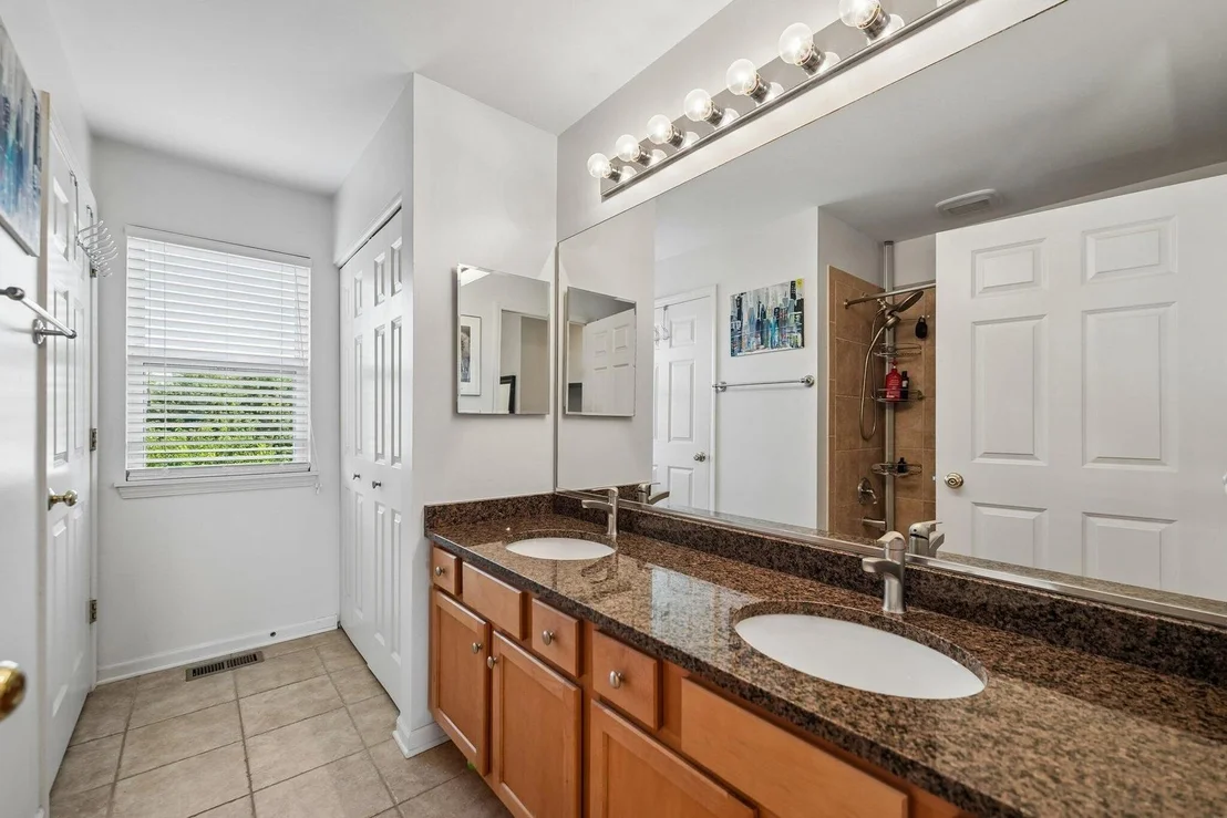 Photo of 772 E Lindsey Lane