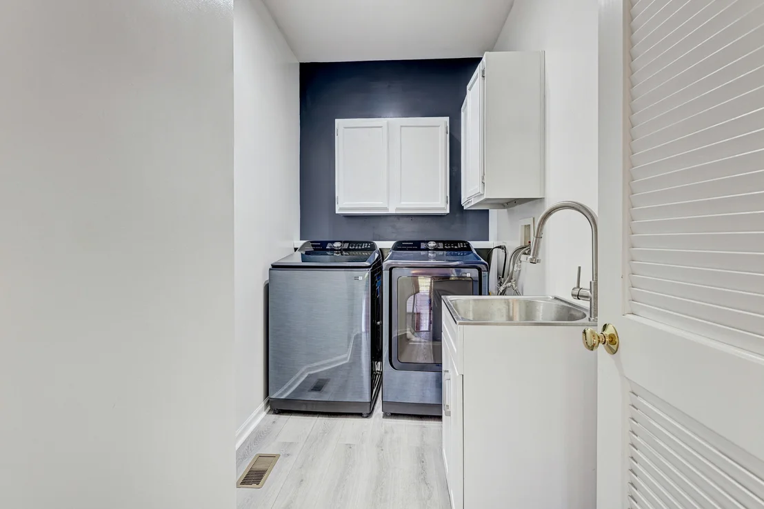 Photo of 5587 Notting Hill Road
