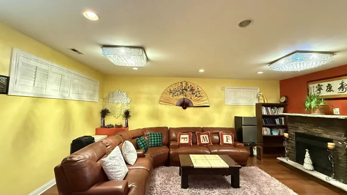 Photo of 422 W 42nd Place