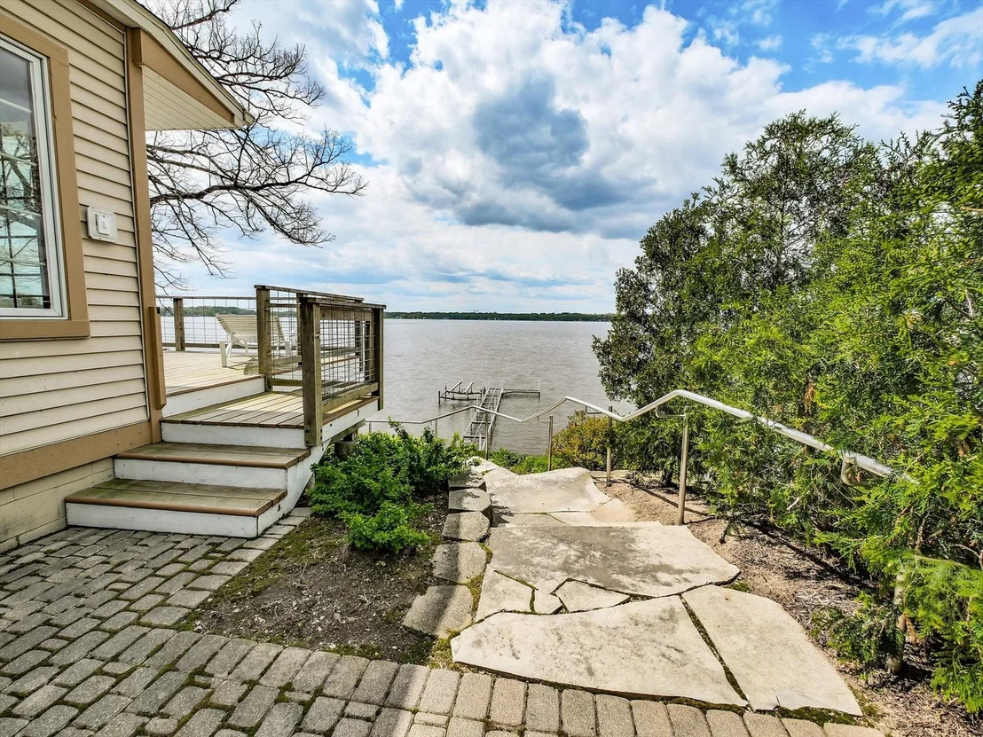 Photo of 140 Eagle Point Road