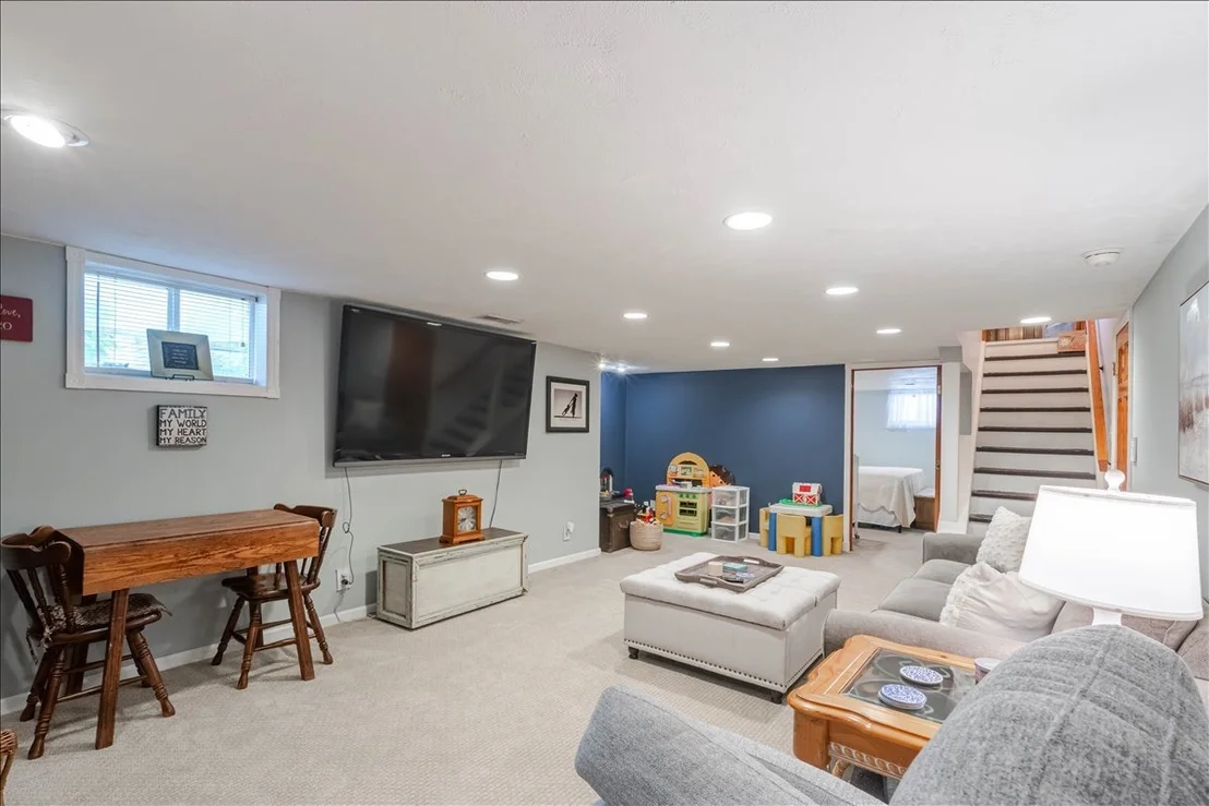 Photo of 111 LOREN Street