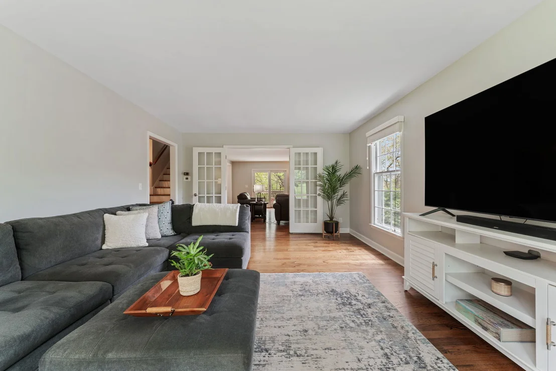 Photo of 635 Oakview Drive